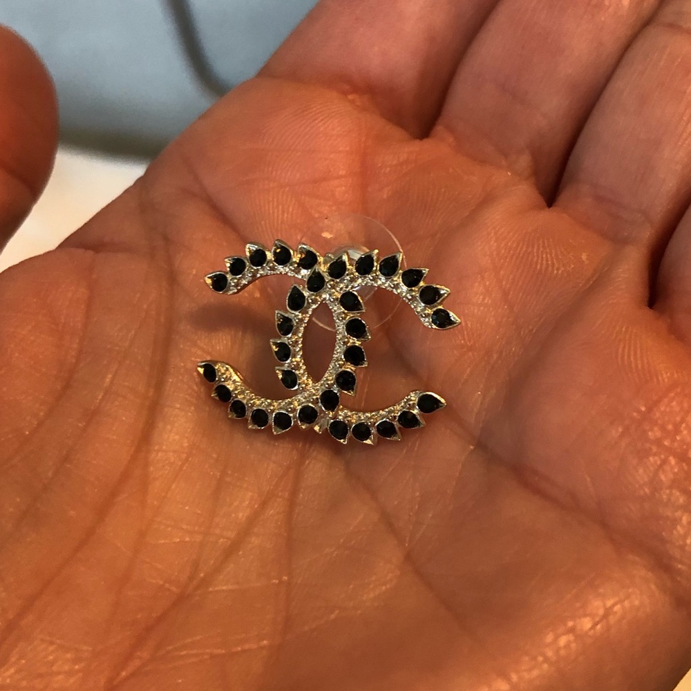 ❌SOLD❌ CHANEL 20A Black Crystal XL Gold Earrings - Picture 10 of 12
